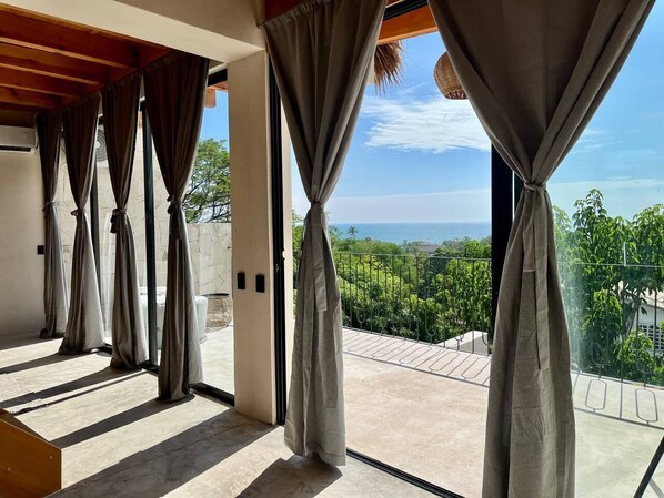 Superior Studio Suite, Sea View | Hypo-allergenic bedding, free WiFi