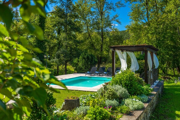 Pool - Charming 4-bedroom villa with AC and WiFi in welcoming Buzet (Buzet)