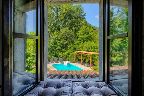 Charming 4-bedroom villa with AC and WiFi in welcoming Buzet