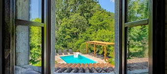 Charming 4-bedroom villa with AC and WiFi in welcoming Buzet