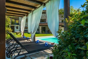 Outdoor pool - Charming 4-bedroom villa with AC and WiFi in welcoming Buzet (Buzet)