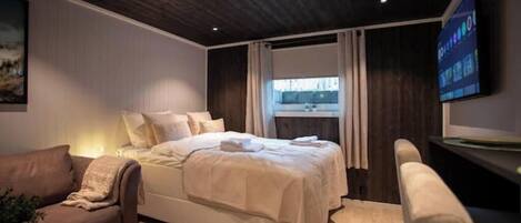 3 عدّة غرف نوم وواي فاي وملاءات أسرّة