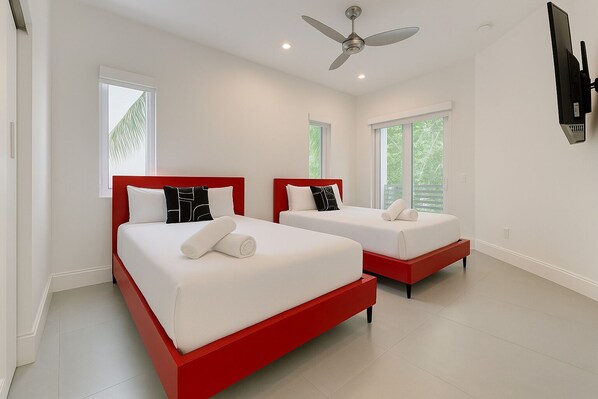 3 bedrooms, in-room safe, desk, iron/ironing board