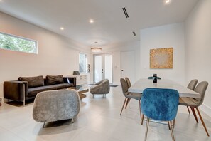 Interior - Villa Solara Grove by Solu: Luxury, Gated, Free Parking (Miami)