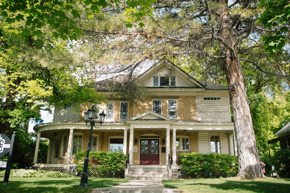 Front of property - The Riter Mansion (Logan)