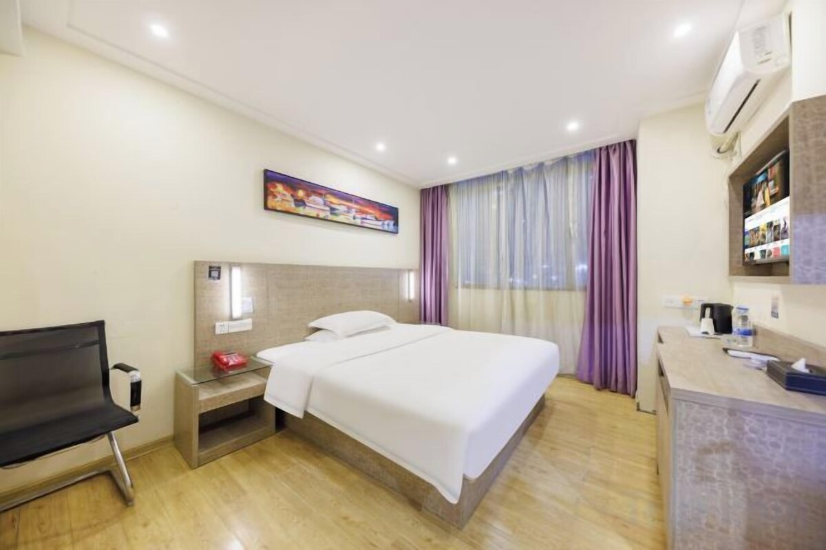 Gongxi Facai Mahjong Room (Brightly Lit)