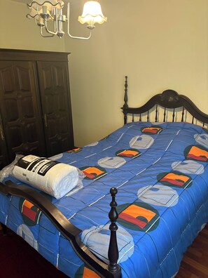 3 dormitorios, tabla de planchar con plancha, wifi gratis y ropa de cama