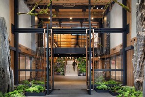 Interior entrance - Populus Seattle (Seattle)