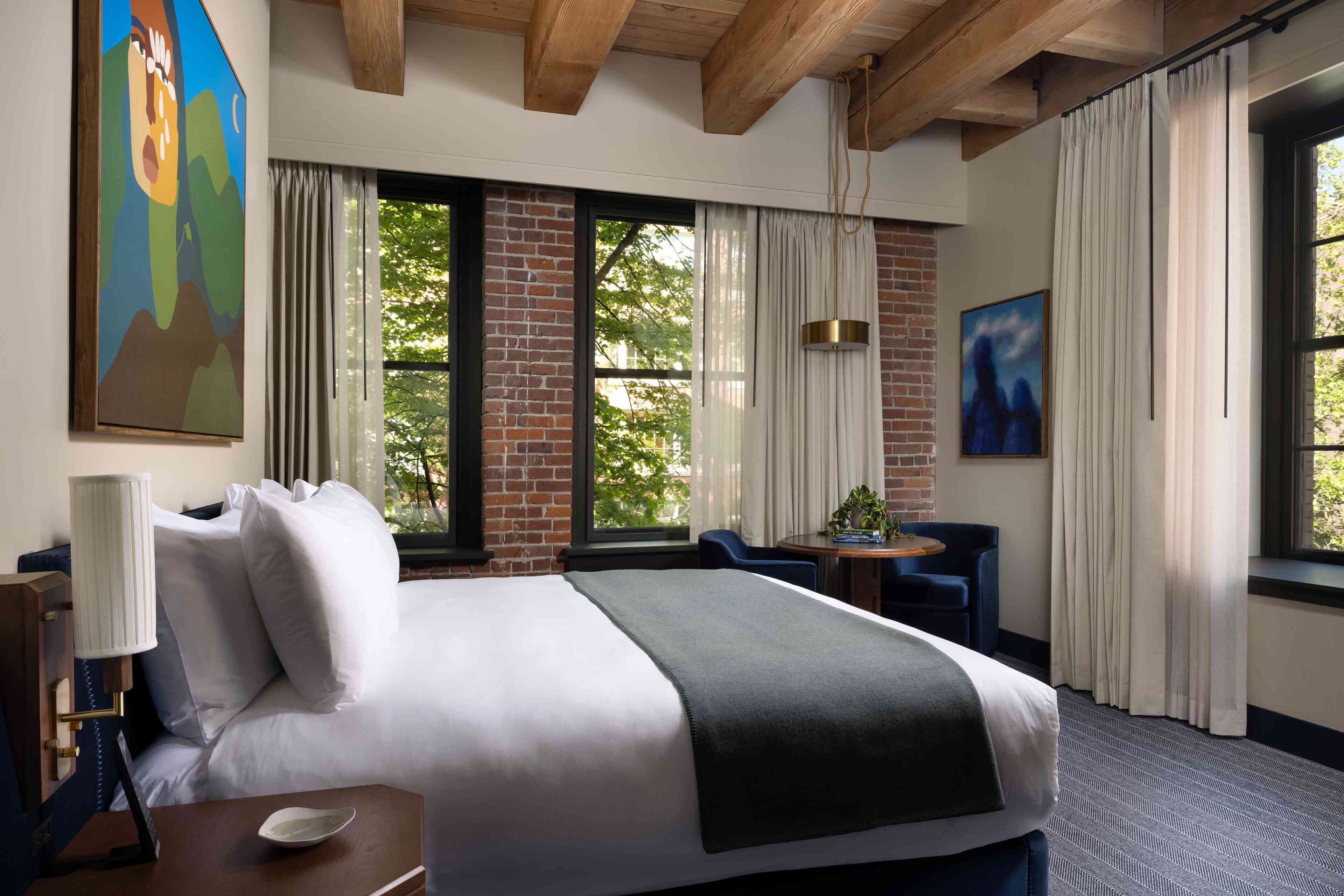 Douglas Fir Studio King | Street view