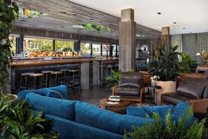 شرفة على السطح