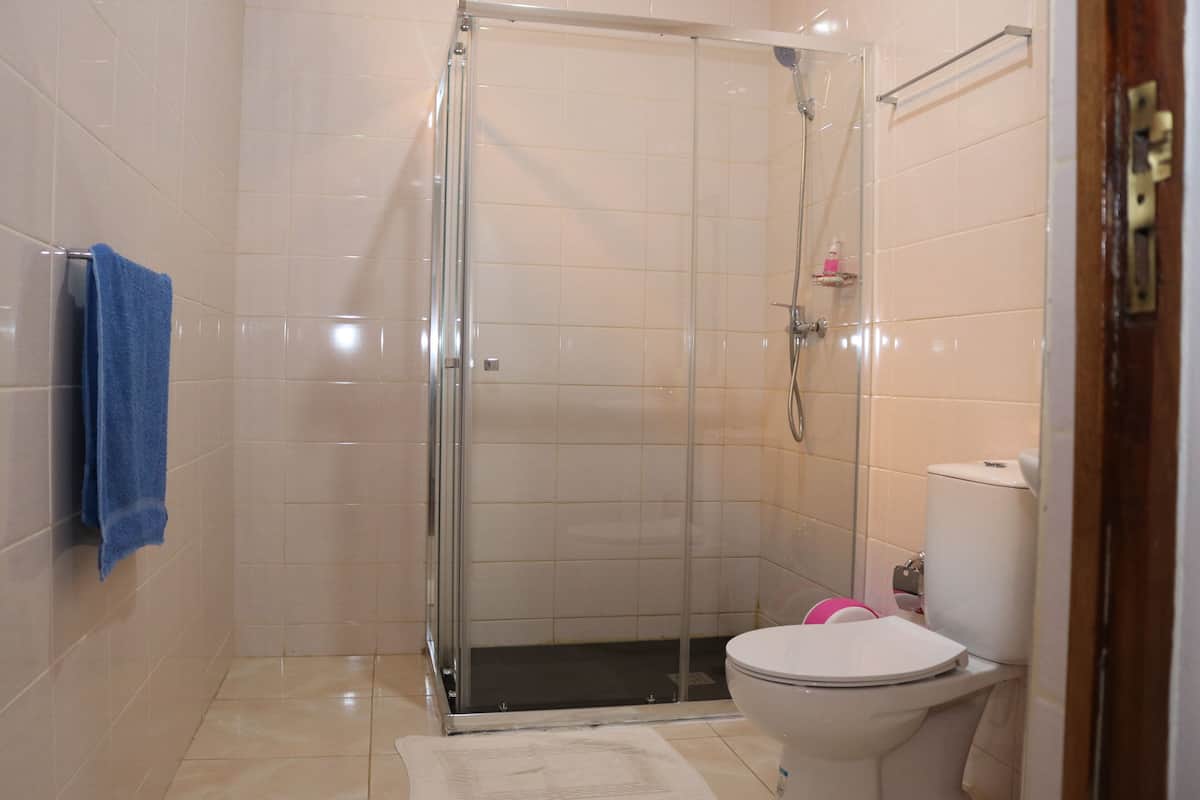Basic Double Room | Bathroom