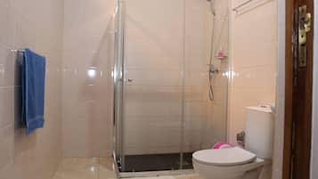 Basic Double Room | Bathroom | Soap, toilet paper