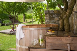 Bain à remous extérieur