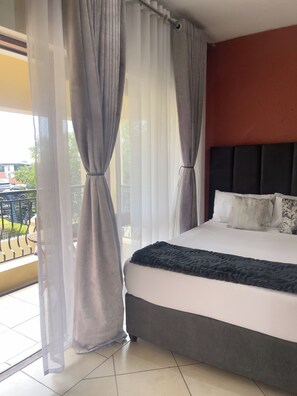1 bedroom, iron/ironing board, WiFi, bed sheets - Cozy Corner (Sandton)
