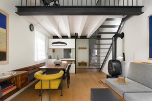 Cheminée, chaîne hi-fi