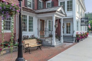 Exterior - Spruce Apartment (Stowe)