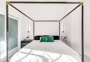 1 bedroom, desk, iron/ironing board, WiFi