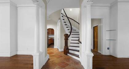 Spacious 3 bed 2 bath with free parking and easy NYC transportation