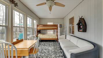 2 bedrooms, iron/ironing board, travel crib, internet