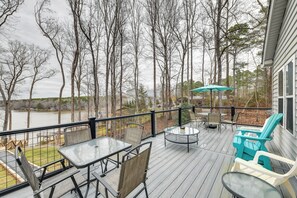 Outdoor dining - Deck & Lake Gaston Access: Dog-Friendly Getaway (Bracey)