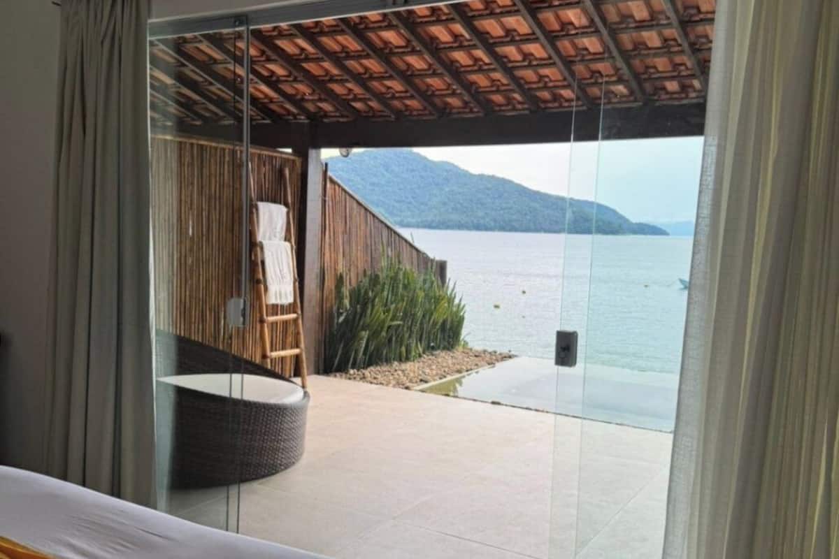 SUITE PRAIA DO AVENTUREIRO | Premium bedding, WiFi (free)