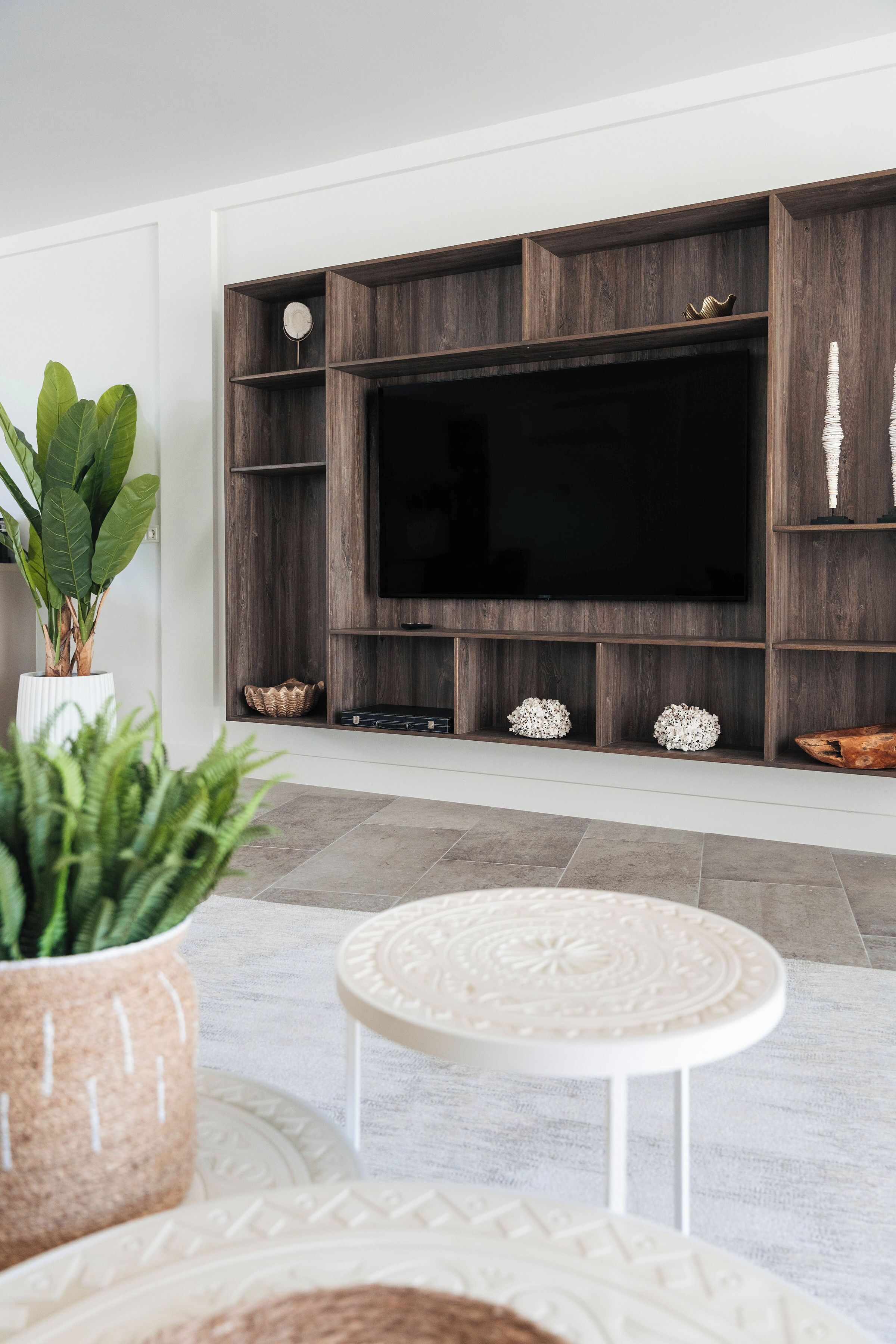 Luksusleilighet, 3 soverom, delvis sjøutsikt, ved havkanten | Oppholdsområde | Flatskjerm-TV