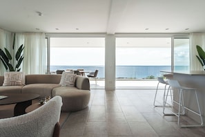 ONE Mambo 26 | Living area - ONE Mambo by Bocobay (Willemstad)