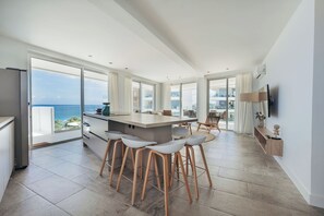 ONE Mambo 35 | In-room dining