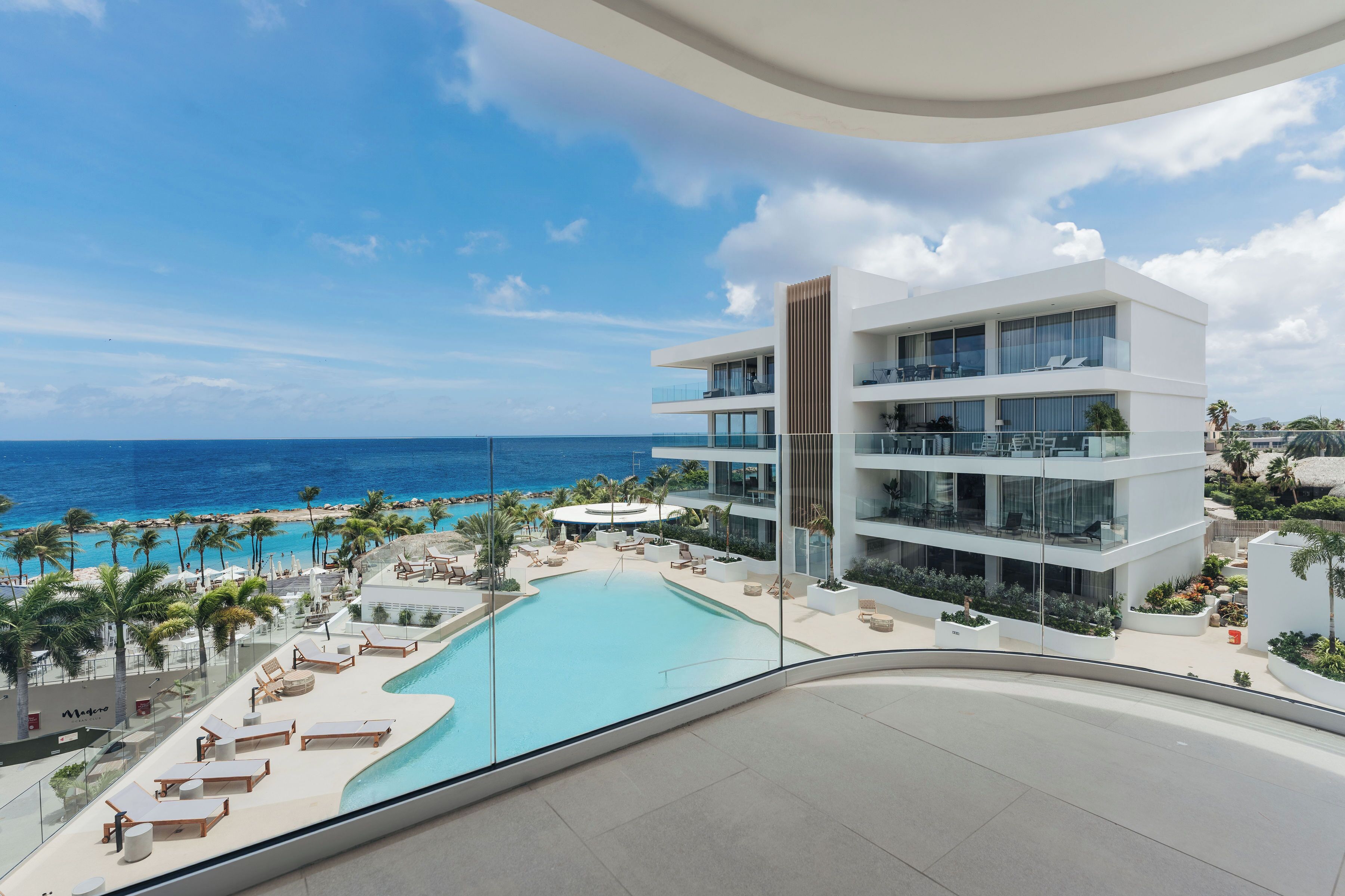 Onemambo35 | Näkymä parvekkeelta