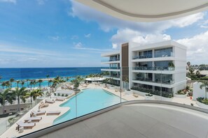 Onemambo35 | Uitzicht vanaf balkon