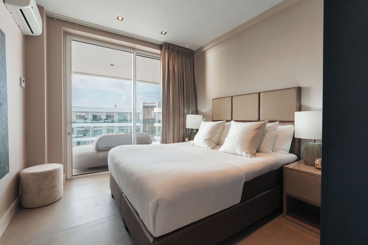 3 bedrooms, iron/ironing board, free WiFi, bed sheets