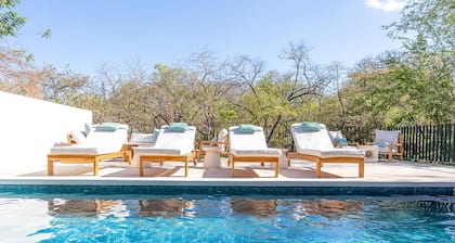 New Listing!!.....Elegant 5BR Villa with Pool and walk to the beach.