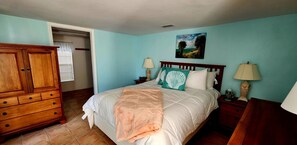 2 soverom, skrivebord, strykejern/-brett og wi-fi (inkludert)