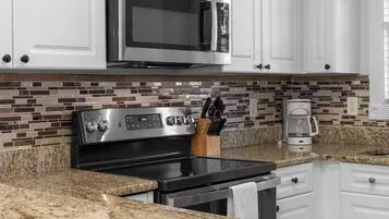 Fridge, microwave, stovetop, dishwasher