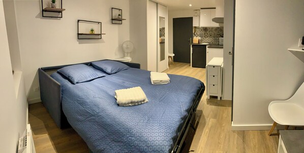 Iron/ironing board, WiFi, bed sheets