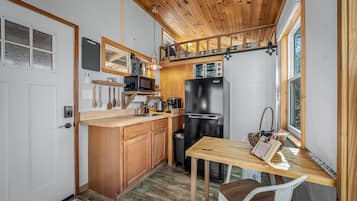 Fridge, microwave, oven, coffee/tea maker