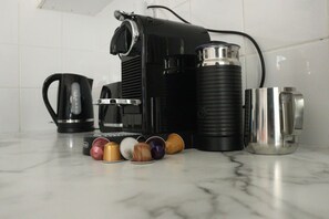 Kaffe og/eller kaffemaskine