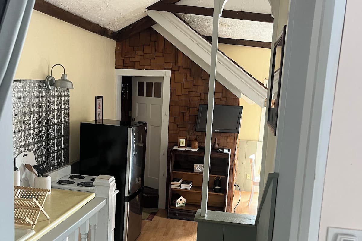 Comfort Studio Suite, Lake View | 2 bedrooms, iron/ironing board, free WiFi