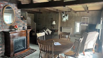Comfort Loft, Lake View | In-room dining