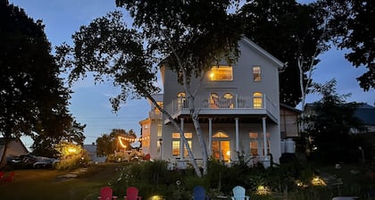 Pressey House Lakeside Bed & Breakfast