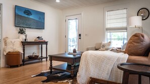 Smart TV, books - Historic Home in Downtown Wimberley! The Danforth House! (Wimberley)