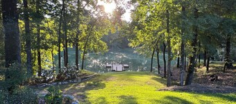 Charming 2-bedroom cabin with AC just 3 miles from Sardis lake.