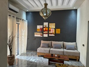 Living area - Cozy and Intimate Villa, Absolute calm, In Marrakech (Marrakech)