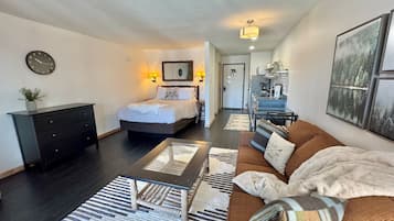 1 bedroom, desk, free WiFi, bed sheets