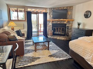 1 bedroom, desk, free WiFi, bed sheets