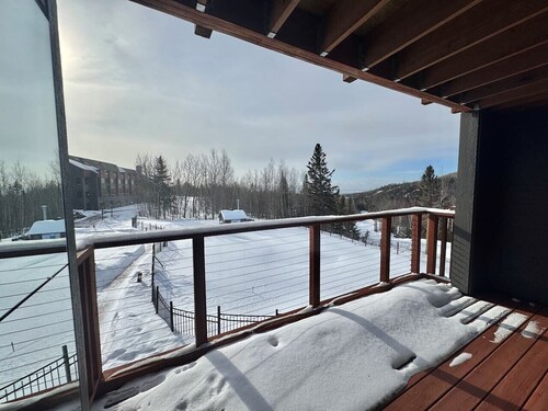 Lake View Ski-in/out Lutsen Mtn Pets Welcome