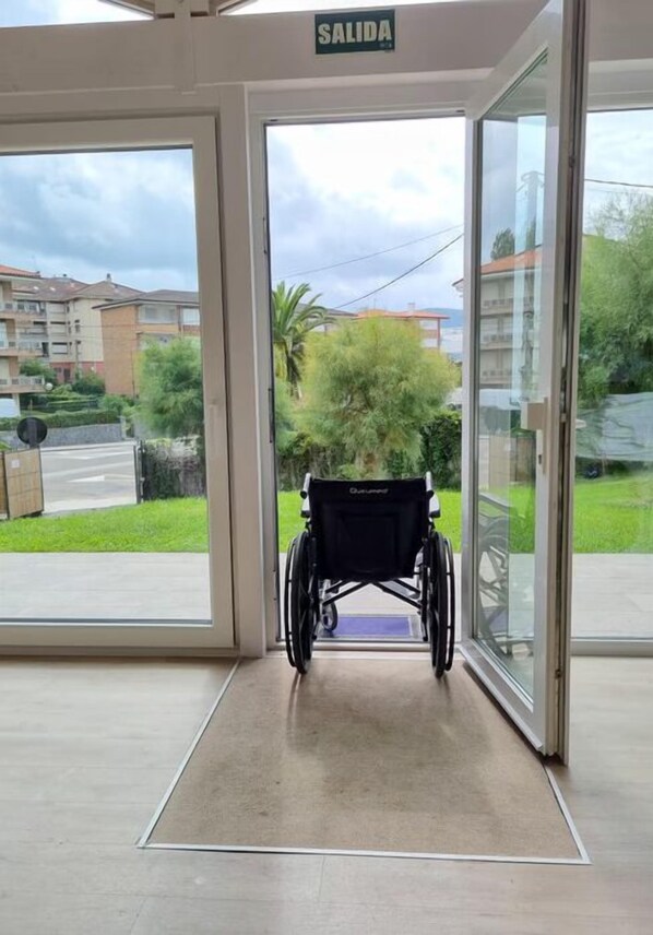 Interior - Beautiful Villa with private pool and beachfront location (Noja)