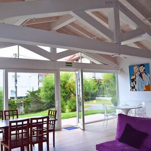 Living area - Beautiful Villa with private pool and beachfront location (Noja)