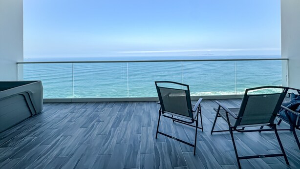 A balcony with two chairs facing a clear view of the ocean. - Penthouse-PrivateJacuzzi-MarYSolCondo-3BR-Rosarito (Playas de Rosarito)