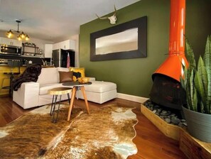 Smart TV, books, music library, stereo
